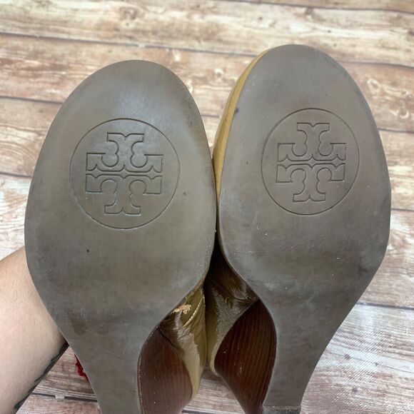 Tory Burch Pumps Heels Wedge Size 8.5M Caroline Nude Tan Patent Leather - Picture 11 of 13